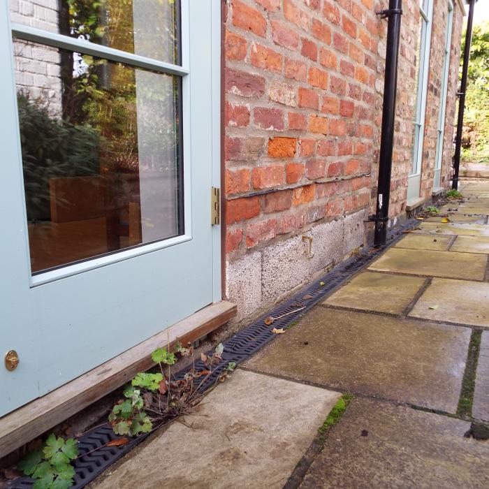 Not quite sure who installed this damp proof course during construction, but I am certain they're no builder/professional and really should pack up their tools and call it a day!